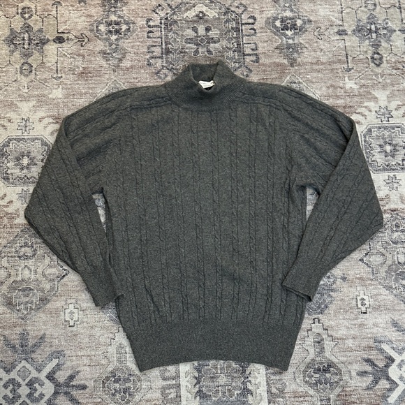 cullin hills Sweaters - Vintage 100% cashmere cullin hills Gray Cable Knit Sweater sz small